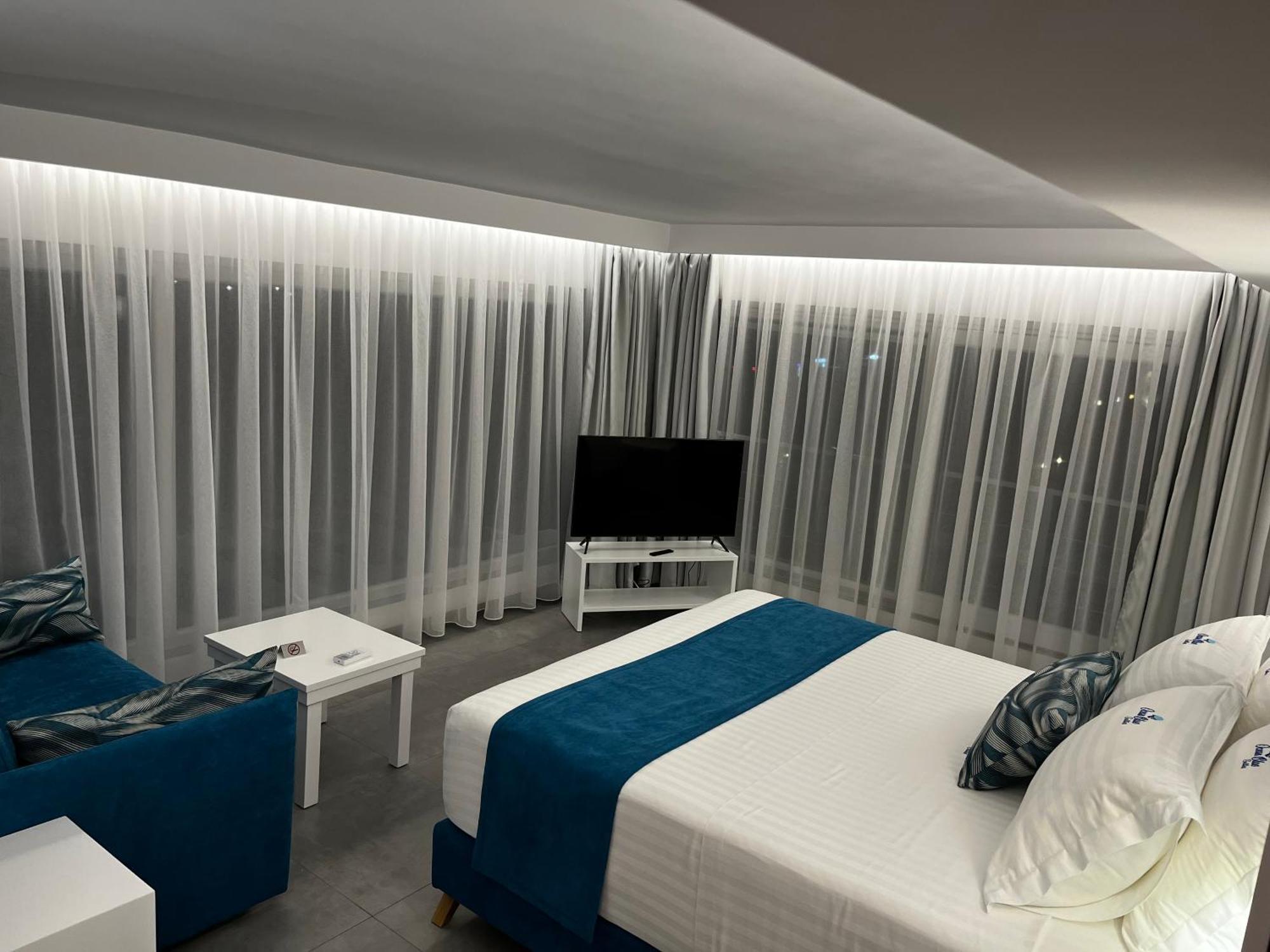 Ocean Blue Suites Jeriszósz Kültér fotó